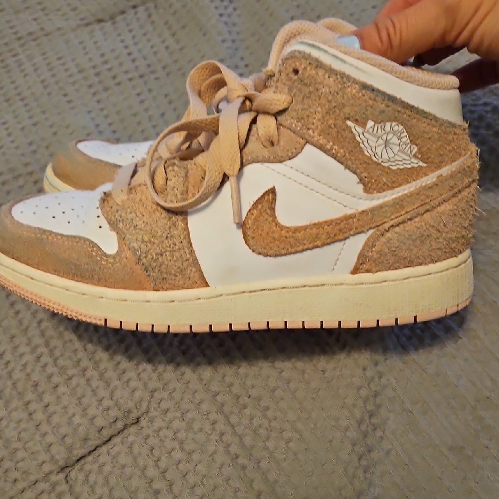 Jordan Kids Sneakers in Tan and White